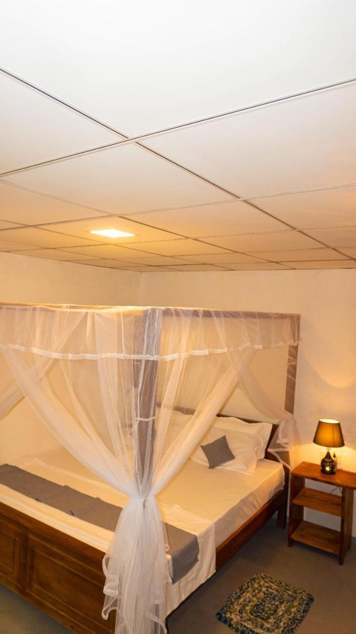 Ostello Surf Resort Ahangama Buitenkant foto